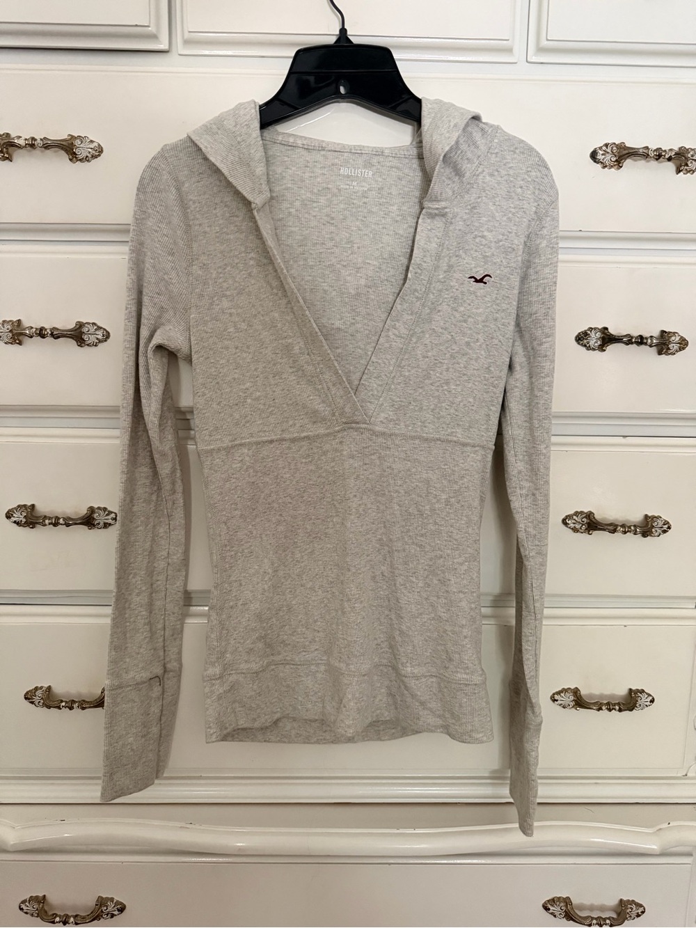 Hollister Light Heather Gray V‑Neck Hoodie Top
